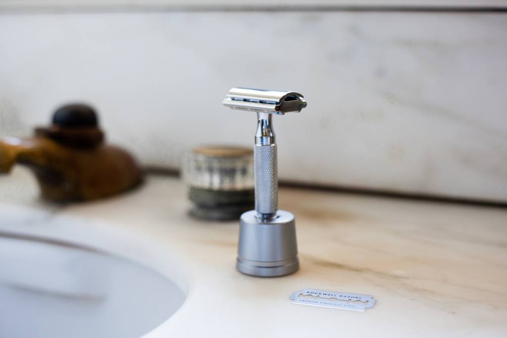 Razor On Razor Stand 2C Double Edge Safety Razor | Razor & Stand Kit | Rockwell Razors